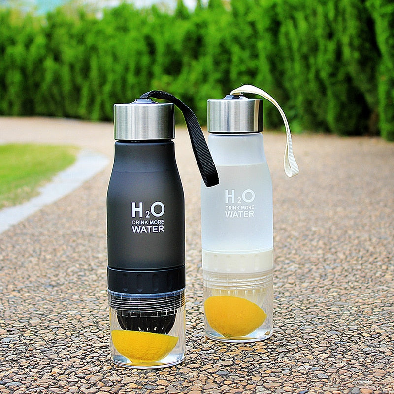 Butelka sportowa z wkładką na owoce – 650 ml