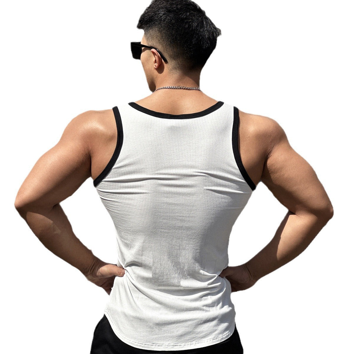 Koszulka bez rękawów męska – tank top, siłownia, bieganie